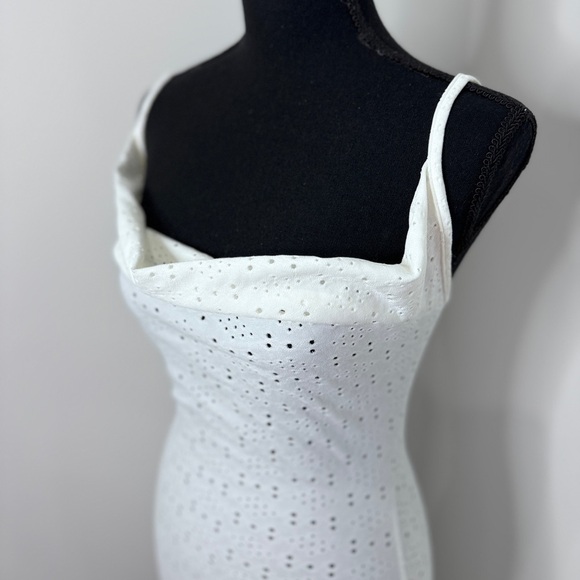 Pretty Little Things White Broderie Cowl Neck Frill Hem Bodycon Dress (sz 6) - Picture 5 of 12